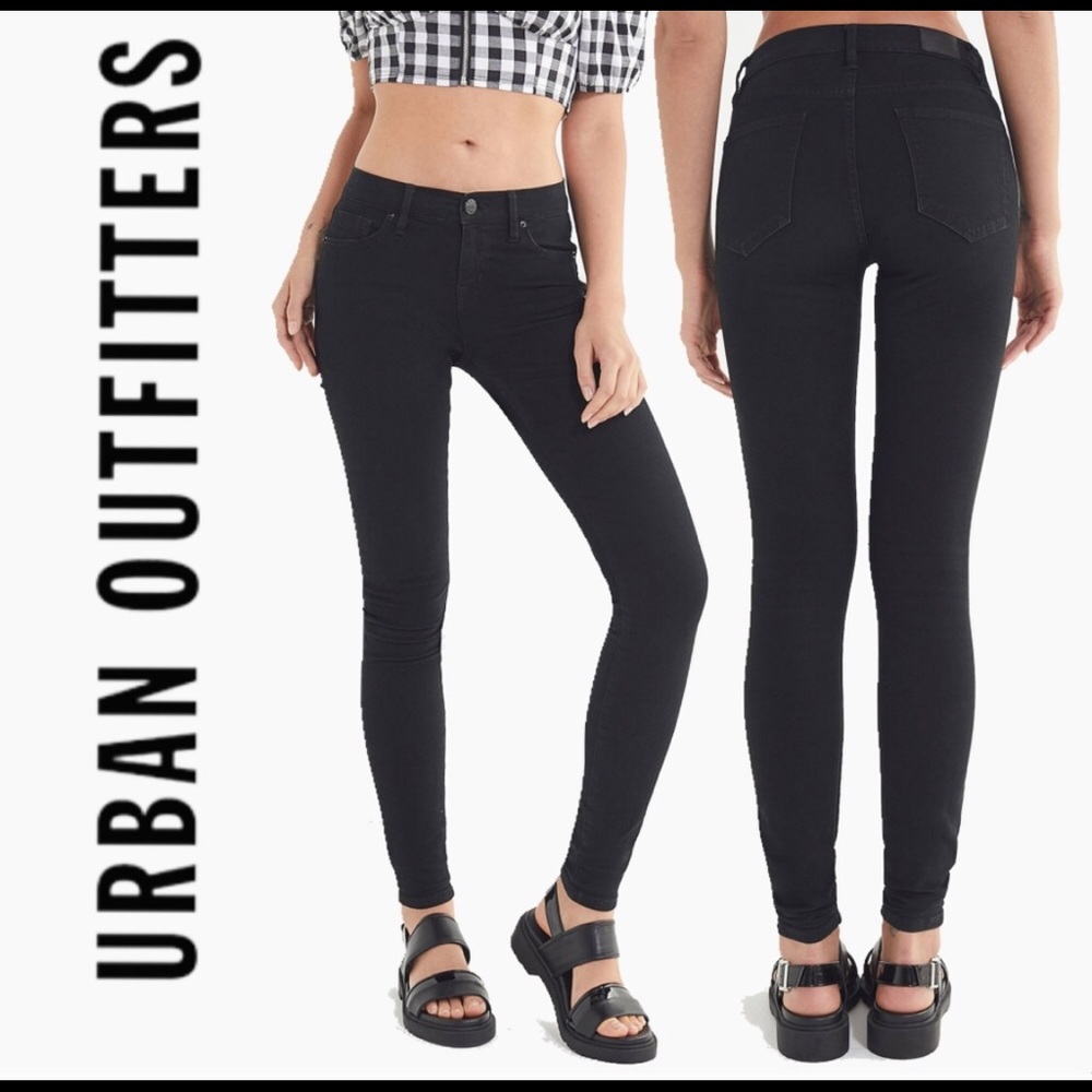UO BDG | BLACK MID RISE TWIG ANKLE JEANS